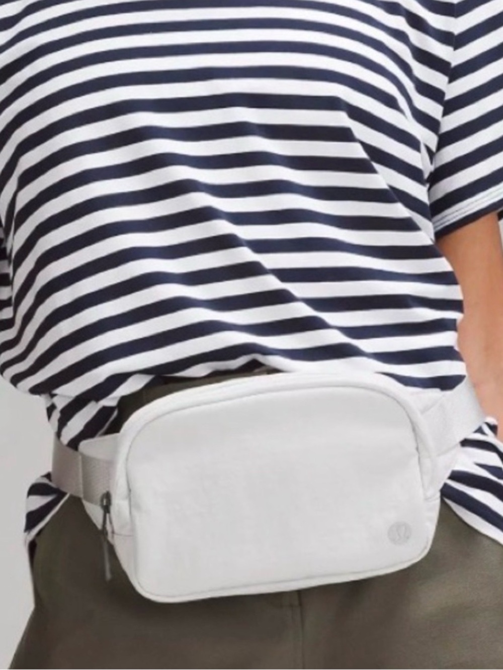 Unbranded Light Gray Belt Bag — Minimal Everyday Waist Pack